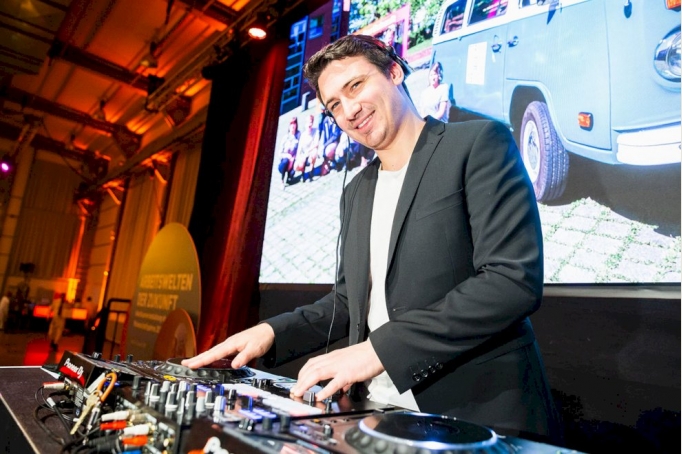 DJ Fabian Wegner // Professioneller Event & Wedding DJ