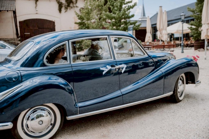 BMW 501 Hochzeitsauto von 1957 mit Chauffeur aus Familienbesitz